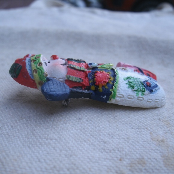 Vintage Holiday Snowman Pin - Picture 5 of 8